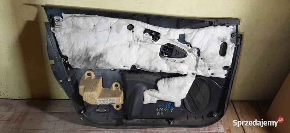 Boczek tapicerka prawy przód Toyota Avensis T27 świętokrzyskie Włoszczowa sprzedam