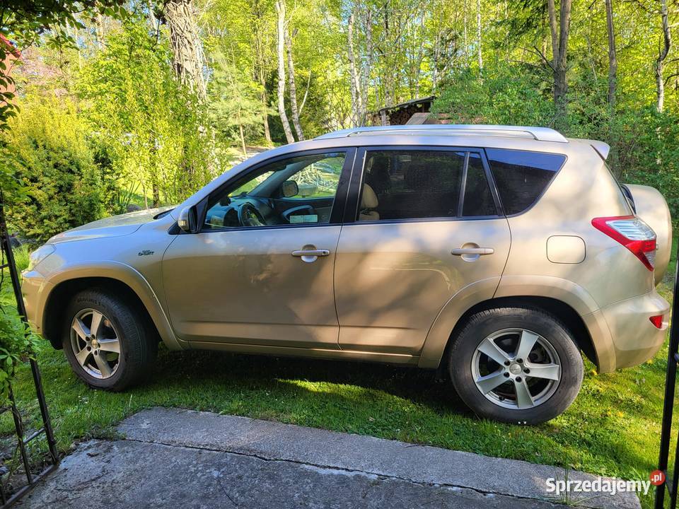 Sprzedam prywatną Toyotę RAV4 z 2009 roku Rok produkcji 2009