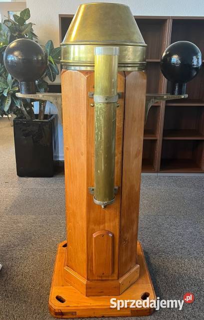 Stary i oryginalny kompas ze statku Warszawa