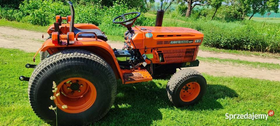 Kubota B8200 HST 4WD