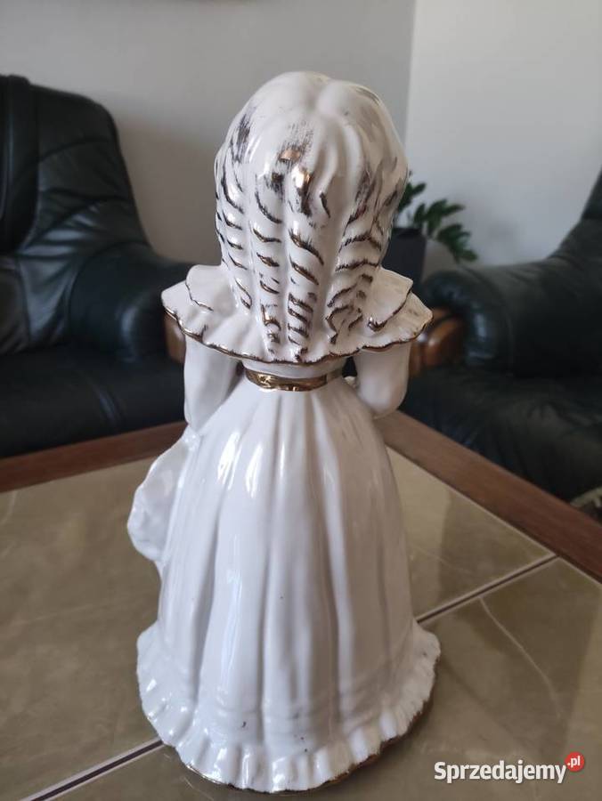 Duża sygnowana porcelanowa figurka Chodzież lata Janów Lubelski
