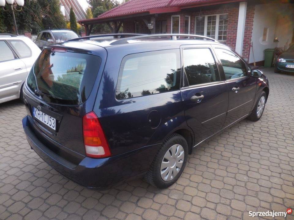 Ford Focus KOMBI 100 benz 16 BEZWYPADKOWY zero Kraków