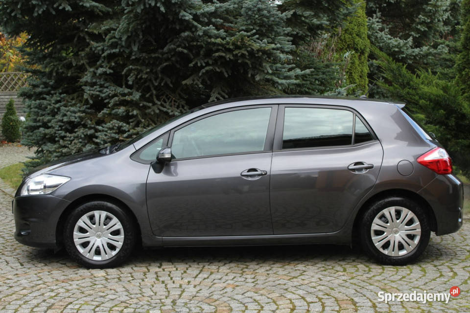 Toyota Auris Benzyna 134 Automat Zarejestrowana lakier metallic Lubań
