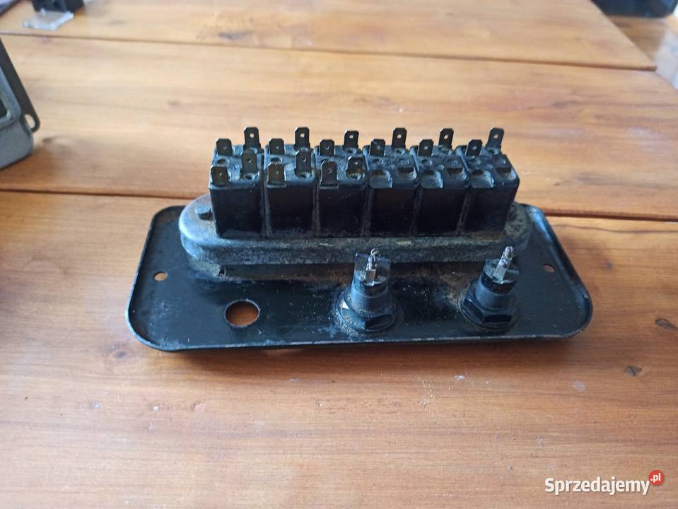 Ifa deska rozdzielcza zestaw wyłaczników Rok produkcji 1970 Woźniki sprzedam