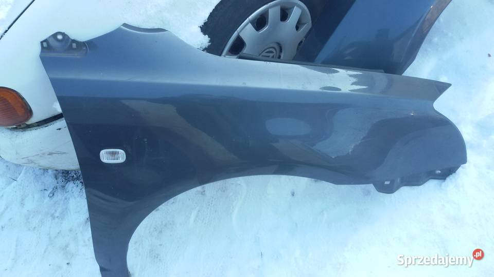 Błotniki przednie TOYOTA AVENSIS T25 Rok produkcji 2004 Elbląg