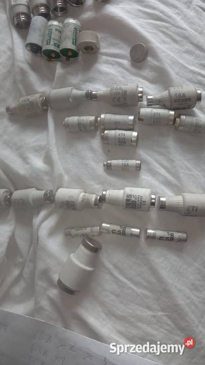 Bezpieczniki 19 sztuki i zabezpieczenia 4 sztuki sprzedam