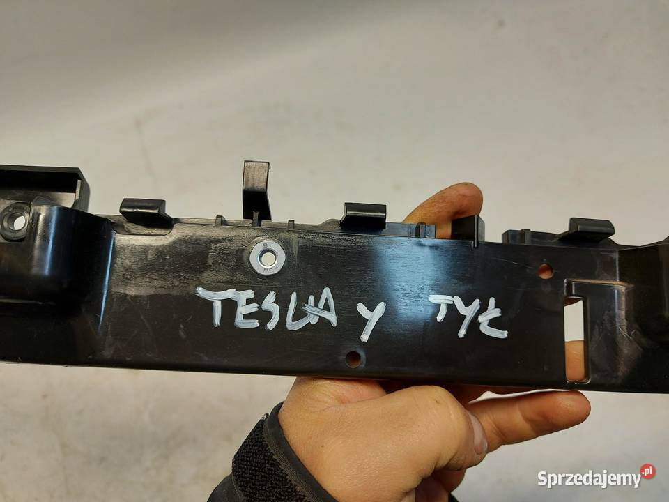 TESLA MODEL Y 2023r Ślizg mocowanie zderzaka tył