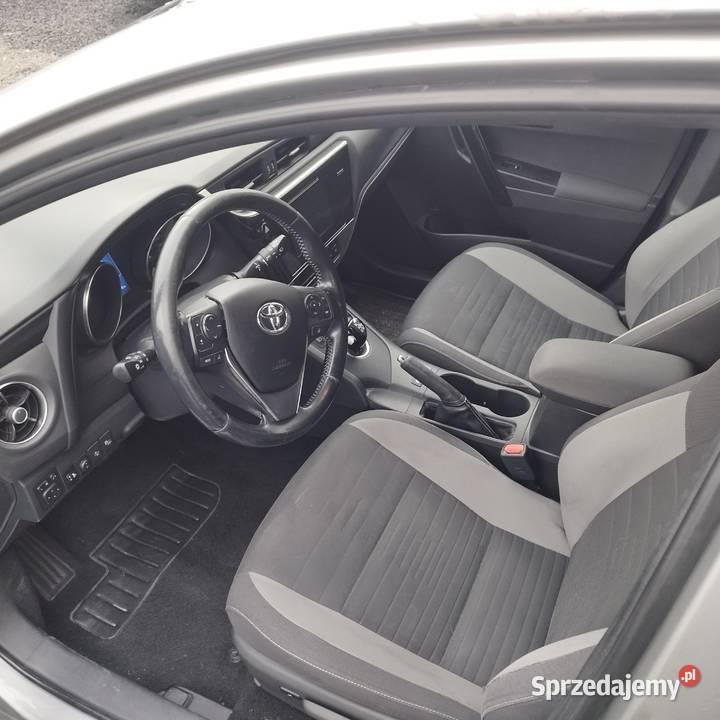 Toyota Auris II 18 Super stan Hybrid LPG