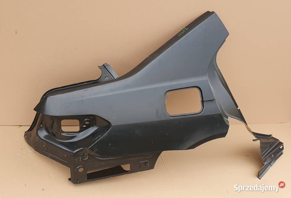 EKLASA W212 SEDAN BŁOTNIK PRAWY TYŁ POSZYCIE Trzciel