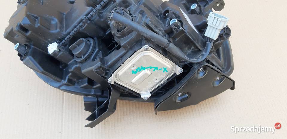 MERCEDES XKLASA W470 REFLEKTOR LEWY FULL LED Bieleń