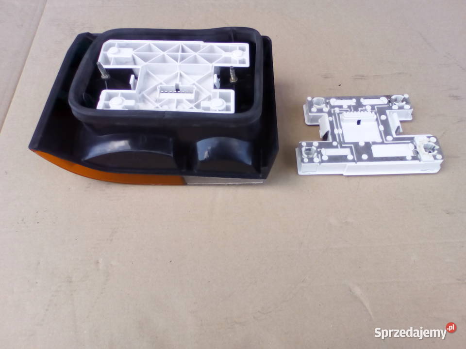 Renault 19 tylna prawa lampa 8892 lampy tylne