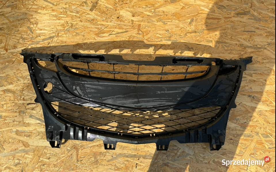 Atrapa grill zderzaka chłodnicy Mazda 5 II 1015 osobowe