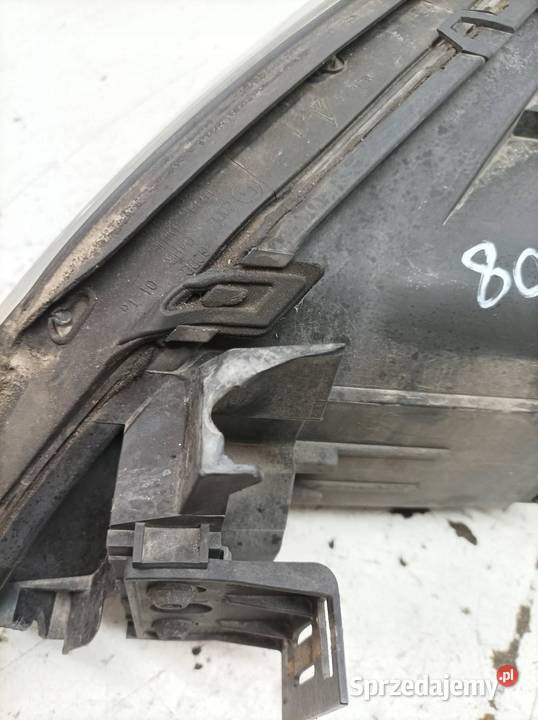 LAMPA PRZÓD PRAWA XENON EU 0301174272 Ford