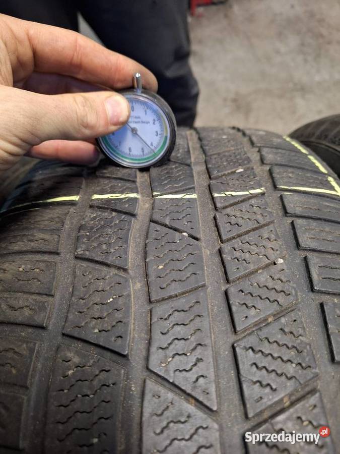 Opony zimowe 25555R19 Continental 200 komplet Choceń