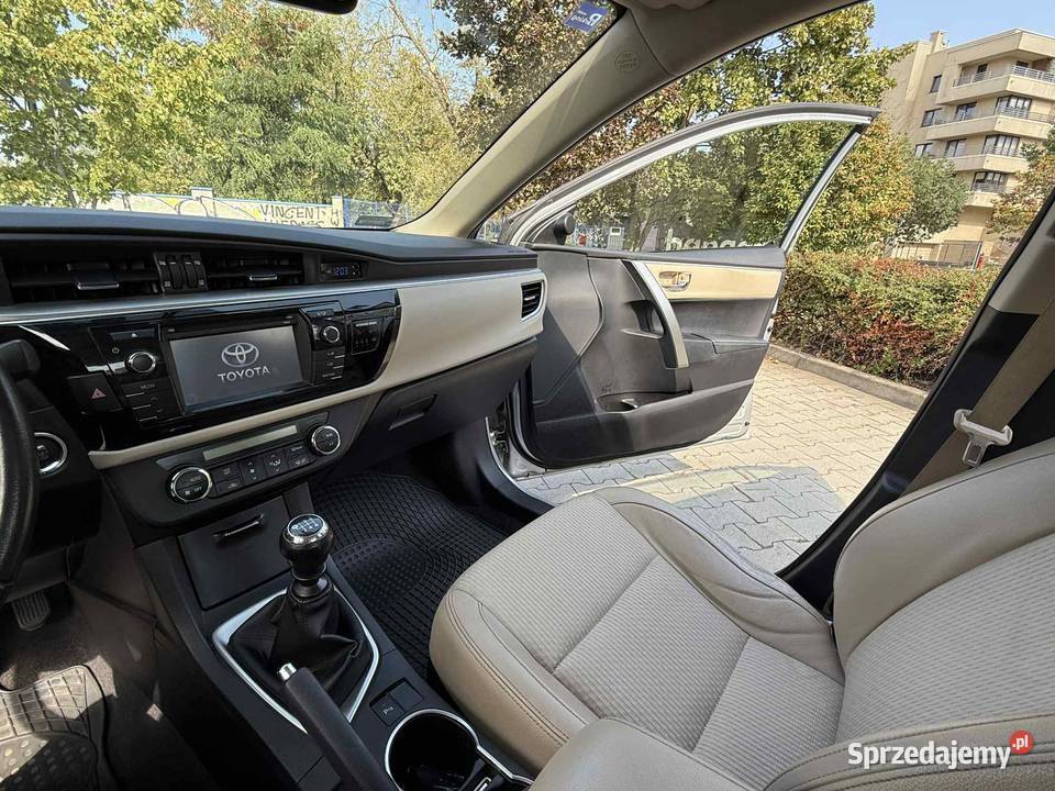 Toyota Corolla Prestige 16 benzyna Rok produkcji 2014 Warszawa