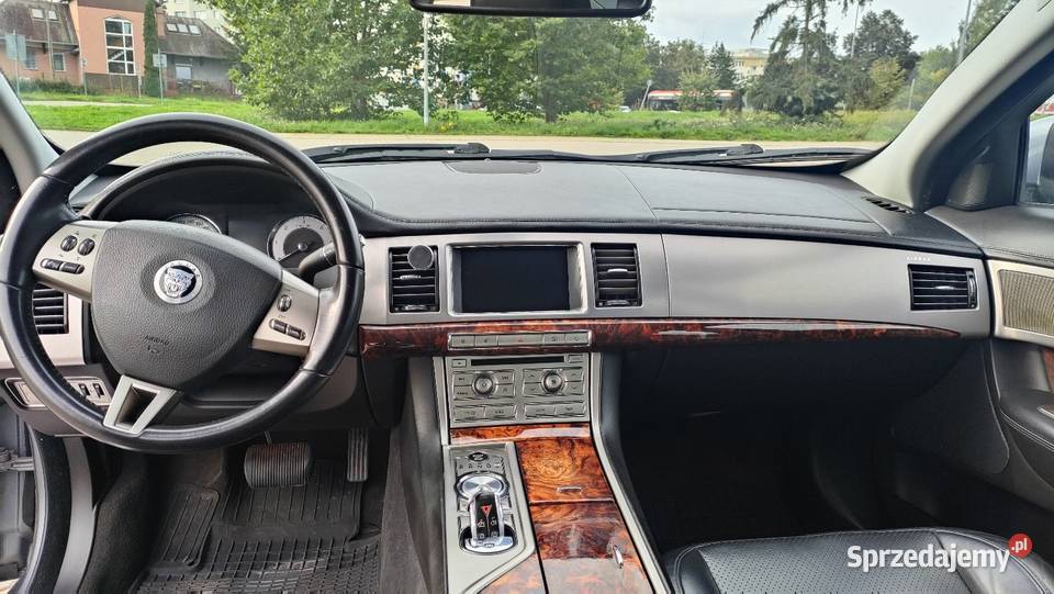 Jaguar xf nieuszkodzony