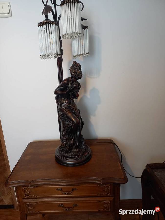 Piękna stylowa lampa figura kobiety Lipno
