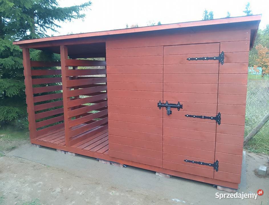 Drewutnia na drewno z pomieszczeniem