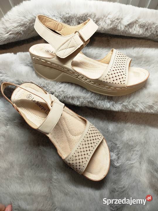 Nowe sandały Le Scarpe 38 lekkie koturna jasny Sandały i klapki Warszawa