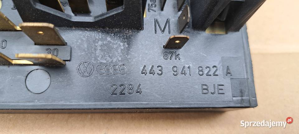 Skrzynka bezpieczników 443941822A Audi 80 100