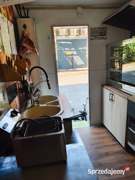 Przyczepa gastronomiczna food truck kurczak z Wrocław
