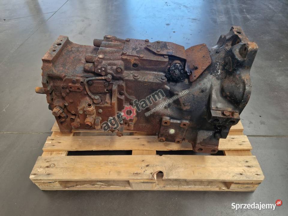 Skrzynia biegów Holland T6175 44980087 Byków