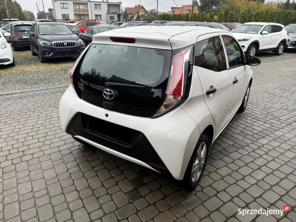 Toyota Aygo 10 69 Klimatyzacja Serwis gniazdo USB Orzech