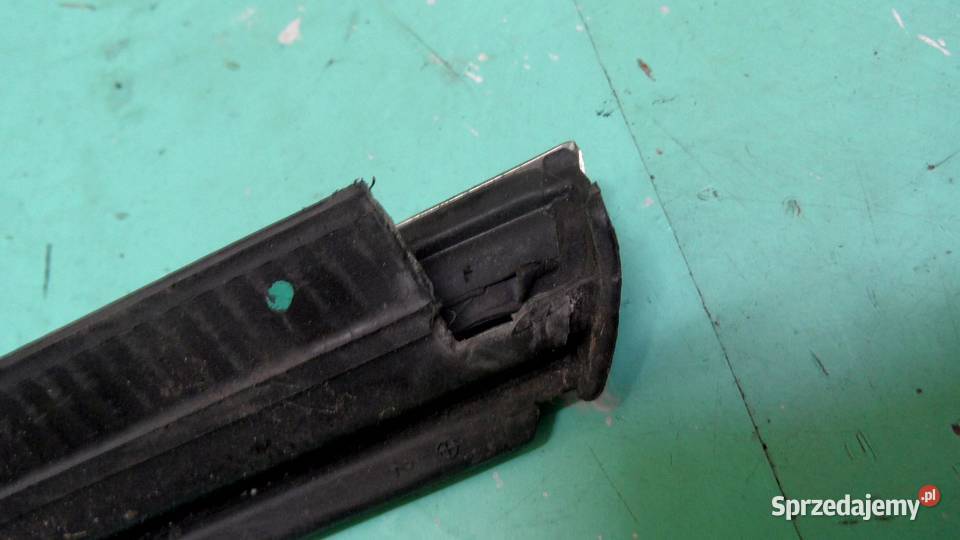 FORD FOCUS MK3 III 12r listwa zgarniająca drzwi Listwy świętokrzyskie