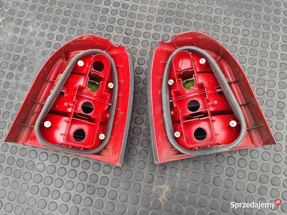 Audi A4 B5 Avant Lift Lampy tył Lututów