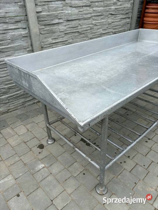Duży solidny stół aluminiowy do obróbki z