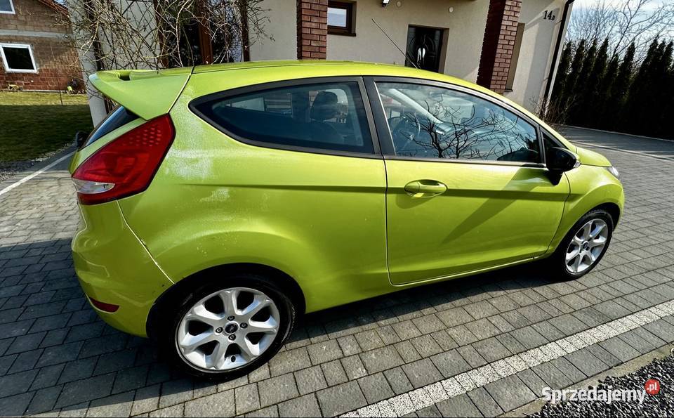 Ford Fiesta 14 benzyna niski przebieg Wszystko świętokrzyskie Nowiny sprzedam