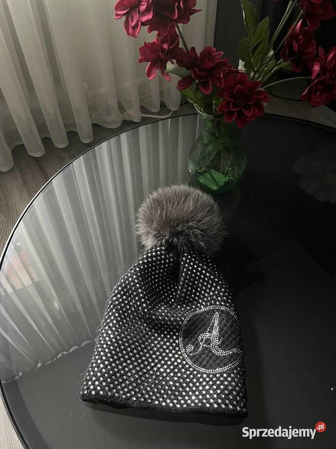 Czapka z pomponem z naturalnego futra lisa
