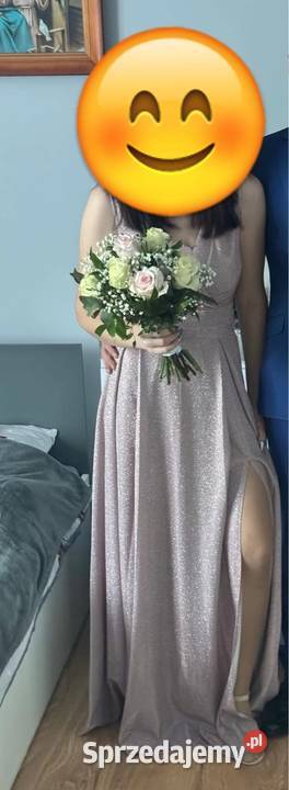 Długa sukni z rozcięciem