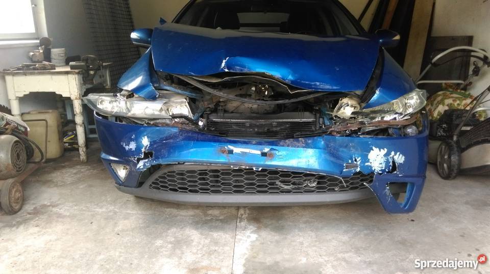 Honda Civic UFO uszkodzona z przodu po stłuczce Bachowice