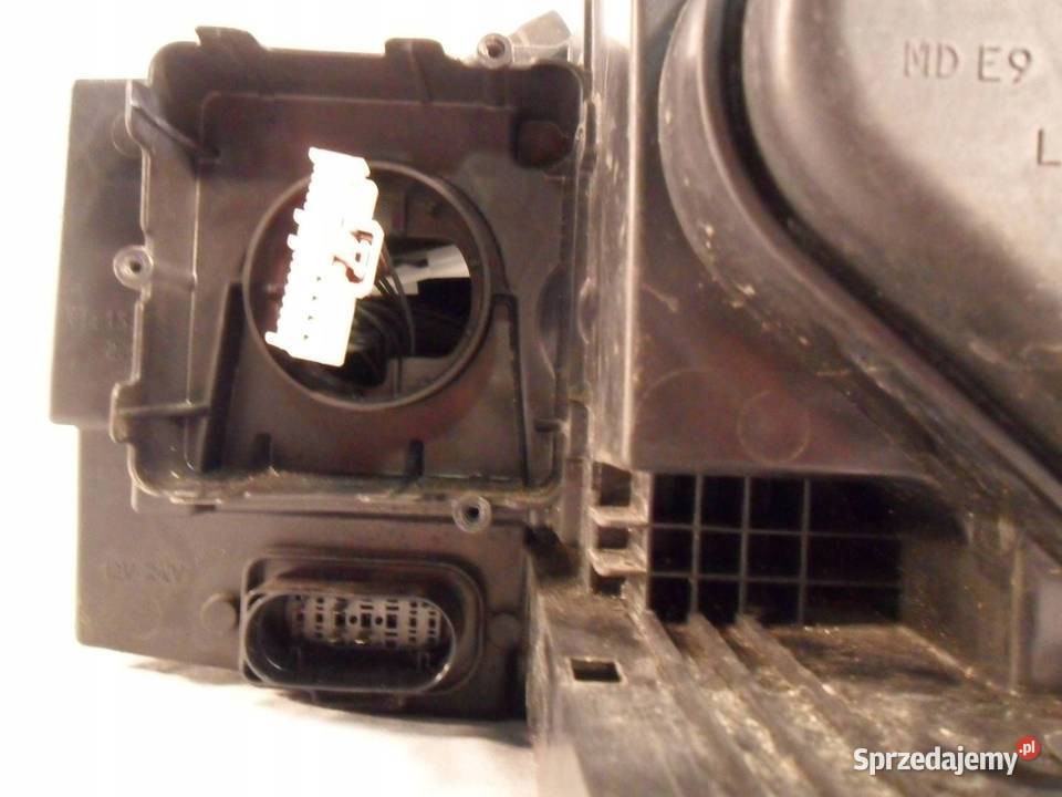 REFLEKTOR PRZÓD STRONA PRAWA VOLKSWAGEN PASSAT osobowe Nowy Tomyśl