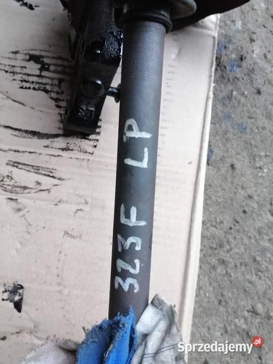 Mazda 323F BA piasta zwrotnica półoś z przegubem Serock