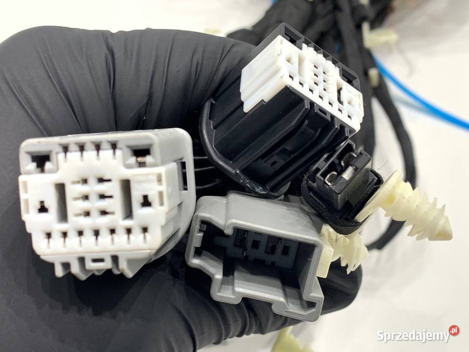 WIĄZKA KLAPY BAGAŻNIKA TYŁ FORD MONDEO MK5 osobowe