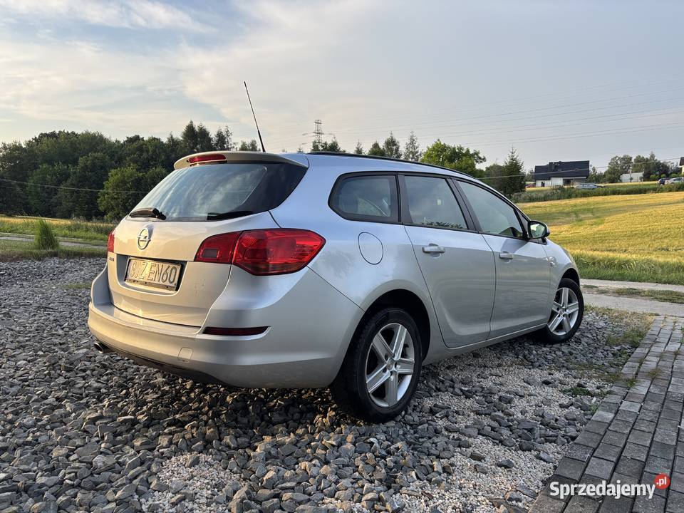 Opel Astra J Sports Tourer 14 Turbo 120 2011 Astra śląskie Jastrzębie-Zdrój
