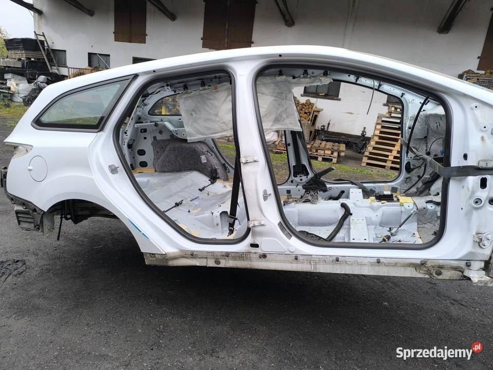ĆWIARTKA PRÓG PRAWY FORD FOCUS MK3 LIFT KOMBI