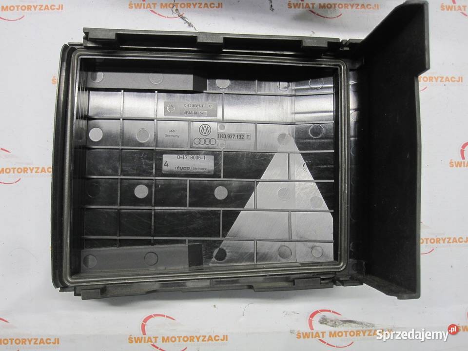 VOLKSWAGEN TIGUAN 5N 08r skrzynka bezpieczników