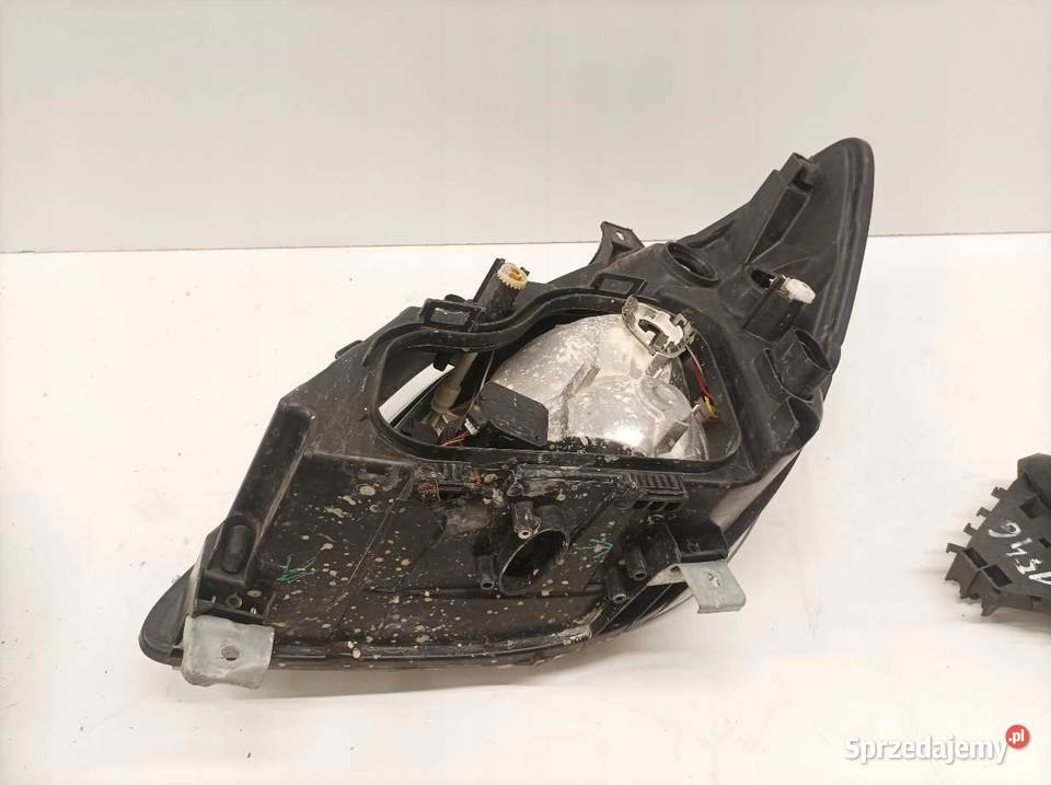 LAMPA PRZÓD PRAWA PRZÓD W906 9068200261 Rok produkcji 2010 Lampy przednie