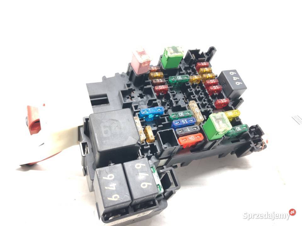 SKRZYNKA BEZPIECZNIKÓW VW GOLF VII Hatchback 16 osobowe sprzedam