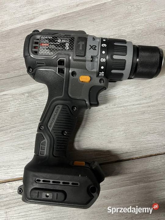 wiertarkowkrętarka udarowa DeWalt z limitowanej