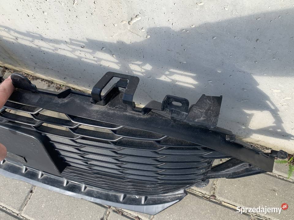 TOYOTA COROLLA 19 KRATKA ZDERZAK GRILL PRZÓD