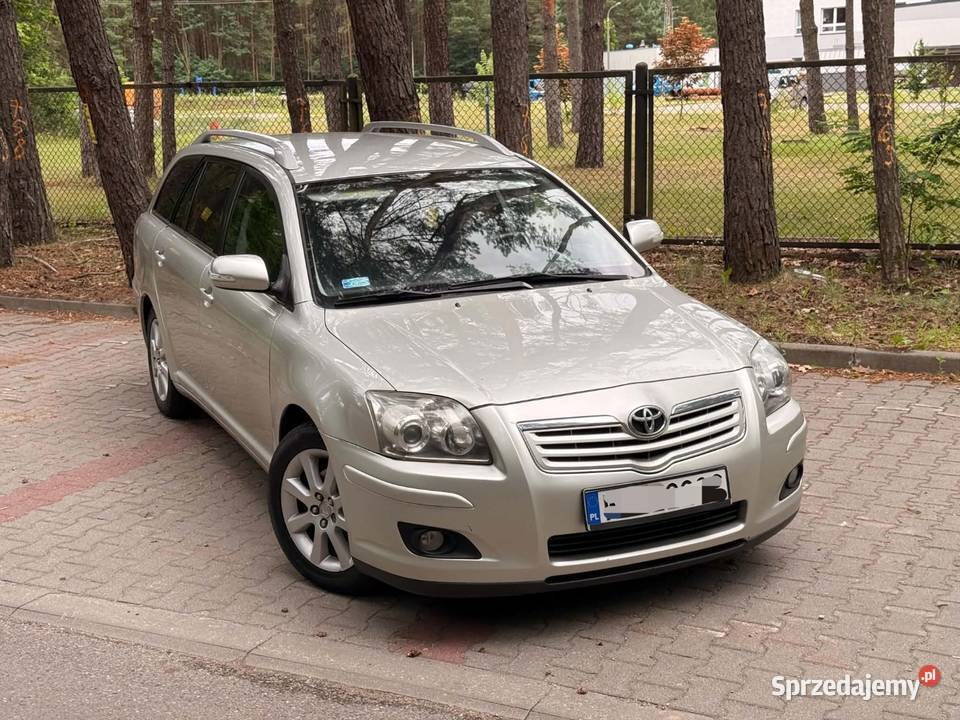 Toyota Avensis LIFT 18 BenzSalon Polska 251000km