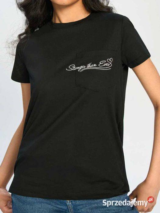 czarny shirt z kieszonką i napisem Sinsay Olkusz