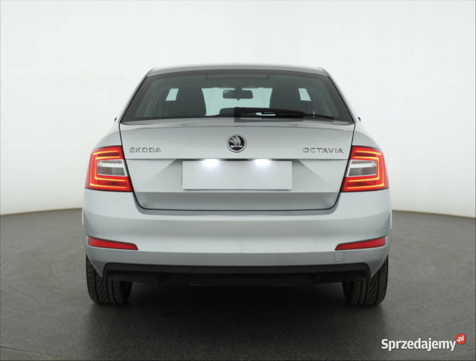 Skoda Octavia 16 TDI srebrny
