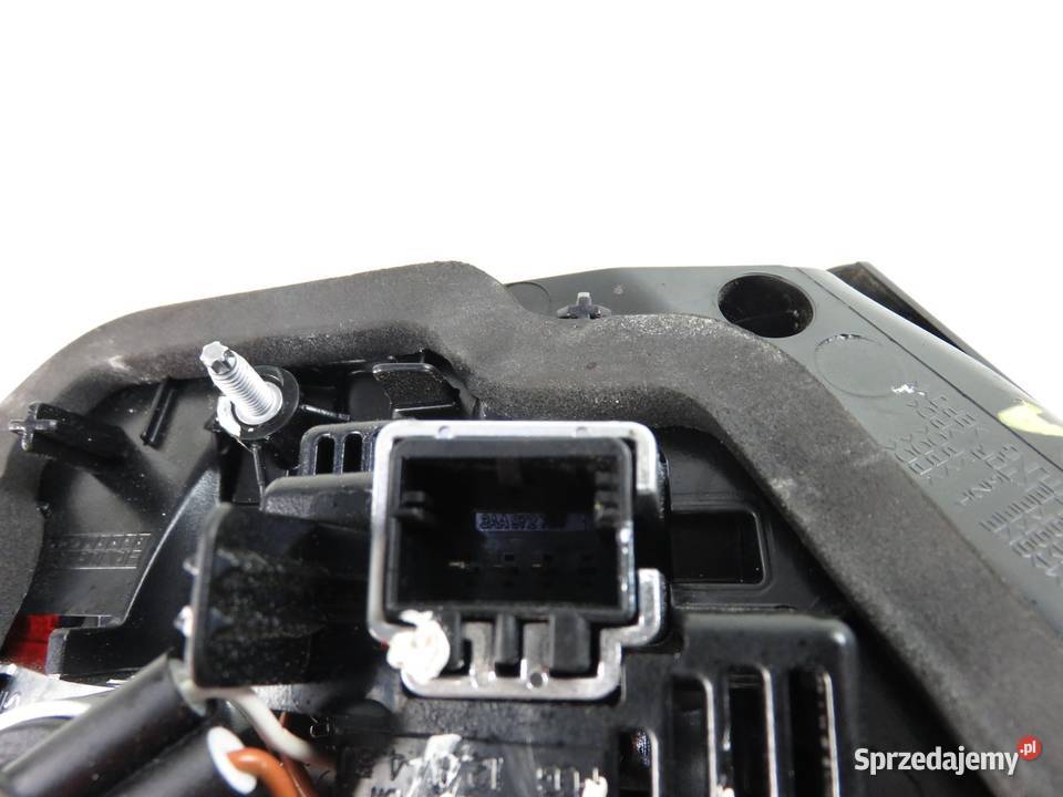 LAMPA PRAWA TYLNA KLAPA VW CC 3C8945308S