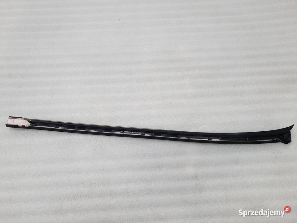 LISTWA SZYBY CZOŁOWEJ PRAWA MERCEDES W204 osobowe