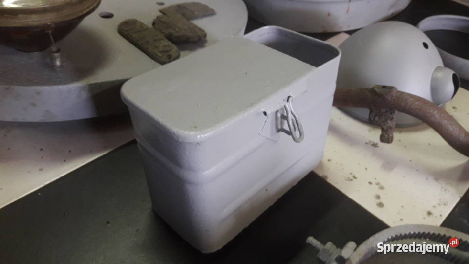 Ciągnik Dzik 2 z przyczepą w trakcie remontu Puszczykowo